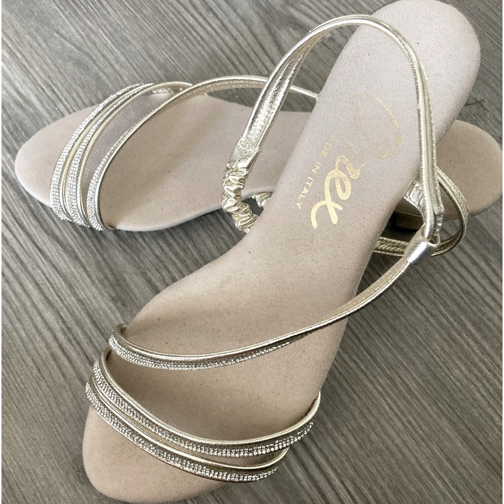 Onex—-Gold and rhinestone boutique dress shoes!!